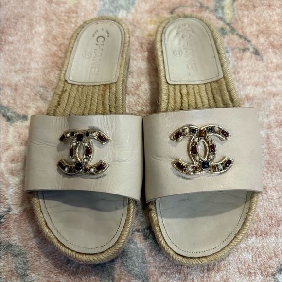 CHANEL Cream Slide Sandals with Embellished Logo - Picture 1 of 15